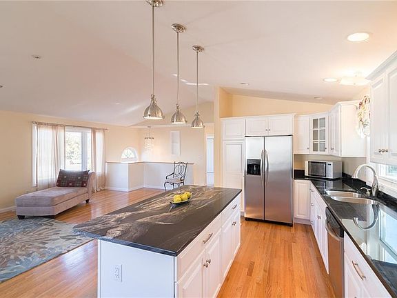 5th image of 24 Serenity Ct