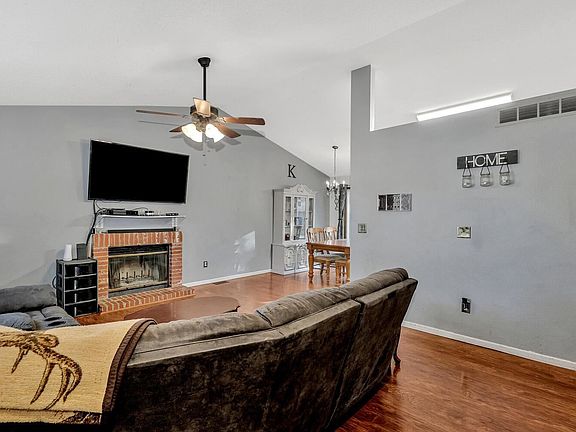 4th image of 3220 N Governeour St