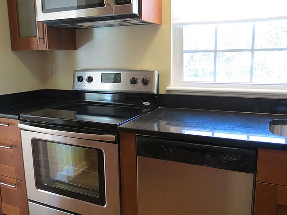 appliances include microwave and dishwasher