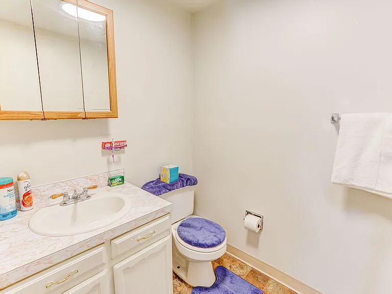 Monaco Parkway Apartments — Photo 14