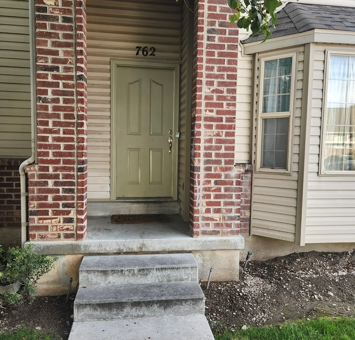 3 bed, 2.5 bath, 2000 sqft, $1,750 — Photo 1