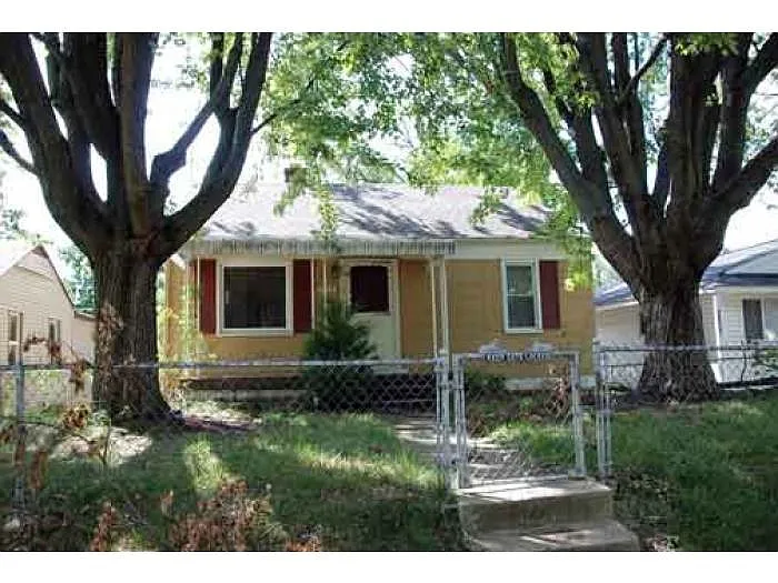 3015 Grasmere Ave photo 1