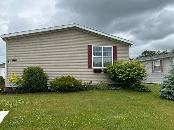 11086 Aspen Ct, South Lyon, MI 48178