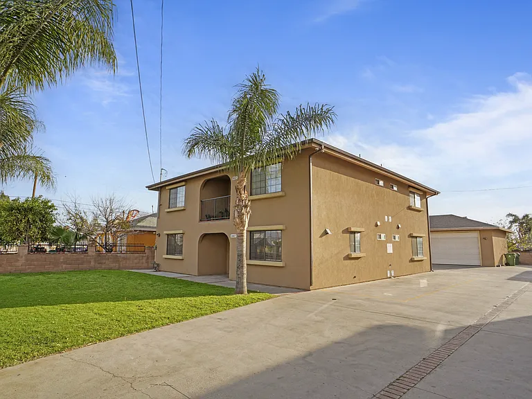 11819 Glenoaks Blvd — Photo 12