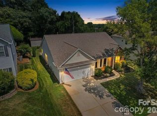 10906 Chamberlain Hall Ct, Charlotte, NC 28277