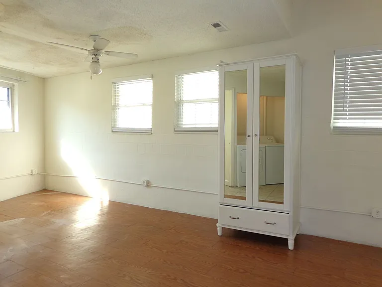 2020 E Ocean View Ave — Photo 25