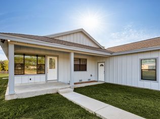 310 Creek Ln, Poth, TX 78147
