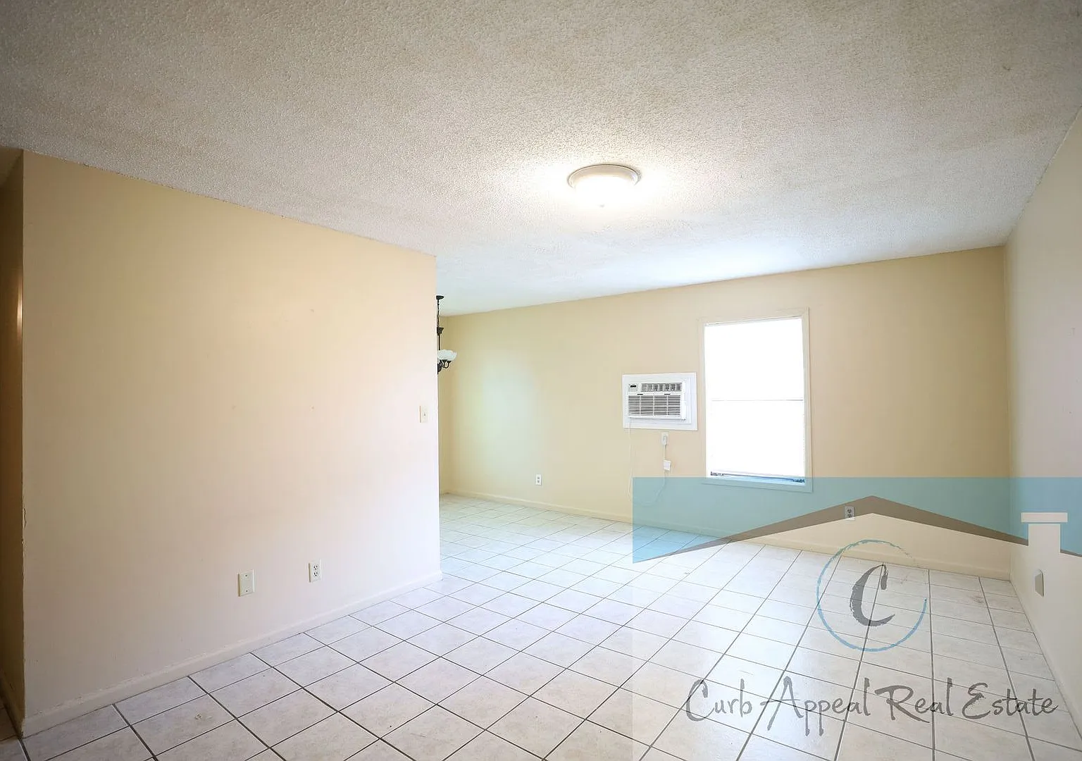 117 N Rogers St — Photo 4