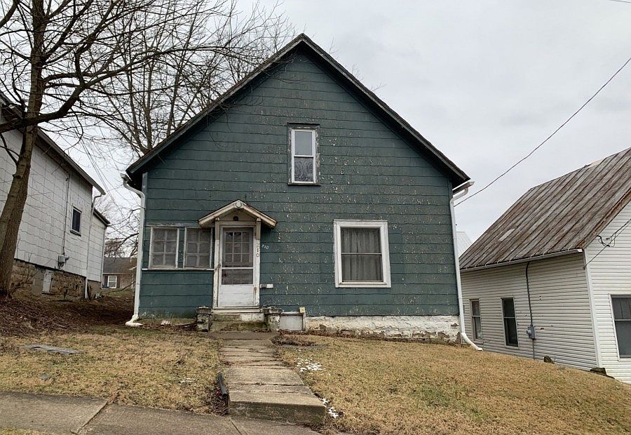 1st image of 210 W Curtis St