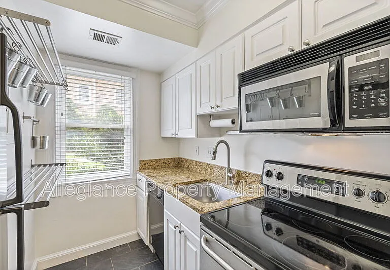 718 S Washington St #104 — Photo 12