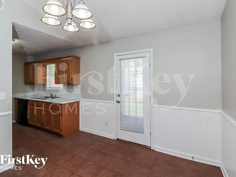 3818 Clarendon Pl — Photo 5