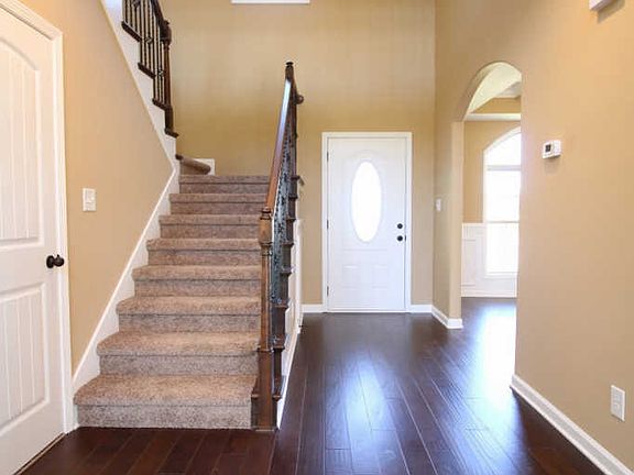 3rd image of 287 Summerfield Dr