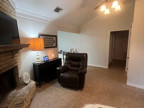 3rd image of 2624 Oakside Dr
