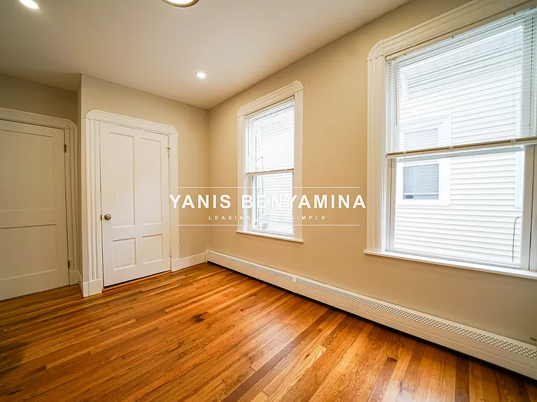 568 Green St #2 — Photo 7