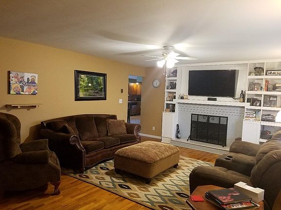 2nd image of 3200 E Oaklawn Dr