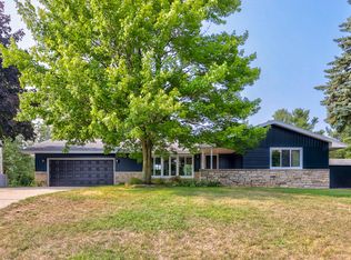 18019 Mohawk Dr, Spring Lake, MI 49456