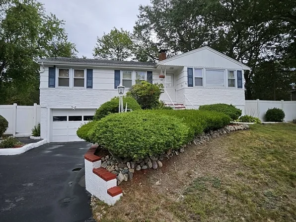 6 Eagle Rock Rd, Randolph, MA 02368