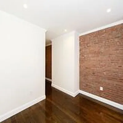 Rented by Francine Realty | media 21