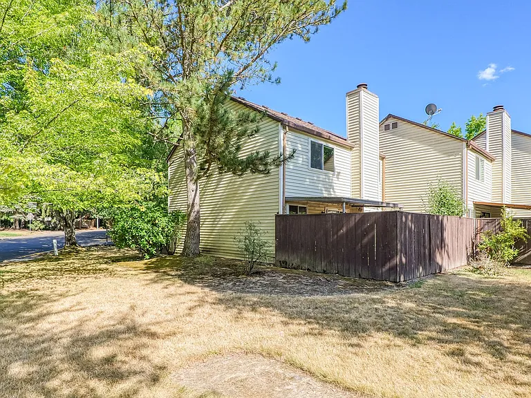 5751 SW 204th Pl — Photo 26