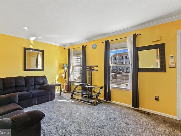 4th image of 600 Charles Cir