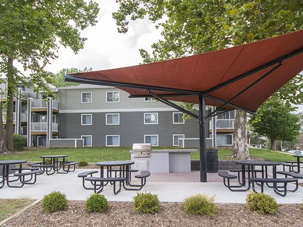 FREE 2nd Month's Rent When You Apply Within 24 Hours of Your Tour at Weston Park Apartments!
