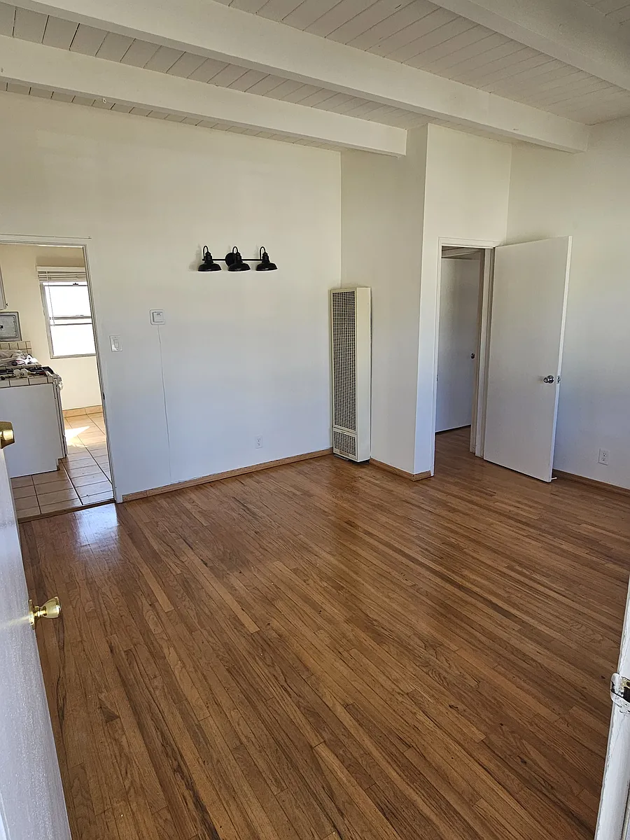 Building Photo - 2019 Virginia Ave #J