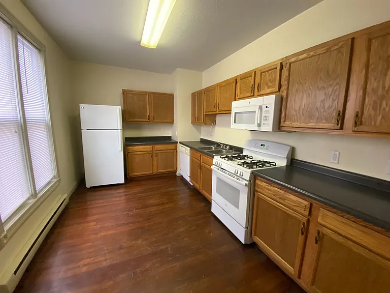 832 Columbia Ave — Photo 3