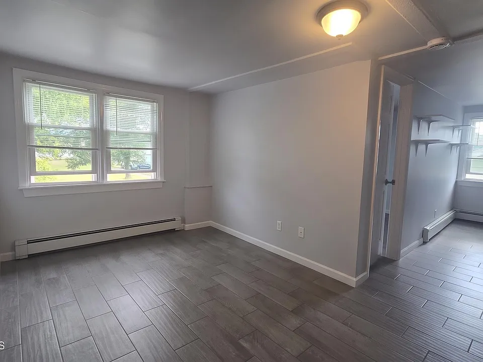 601 River Ave #2