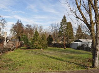 212 N Rose St, Phoenix, OR 97535