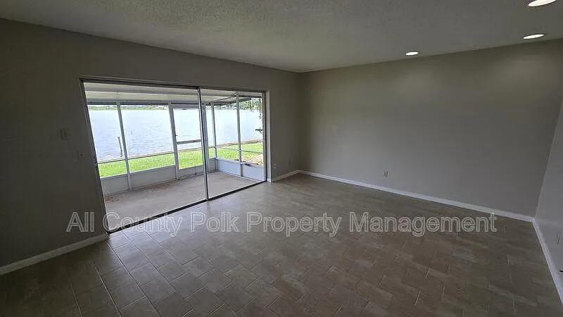 1 bed, 1.0 bath, 718 sqft, $995 — Photo 3