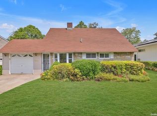 130 Farmedge Rd, Levittown, NY 11756