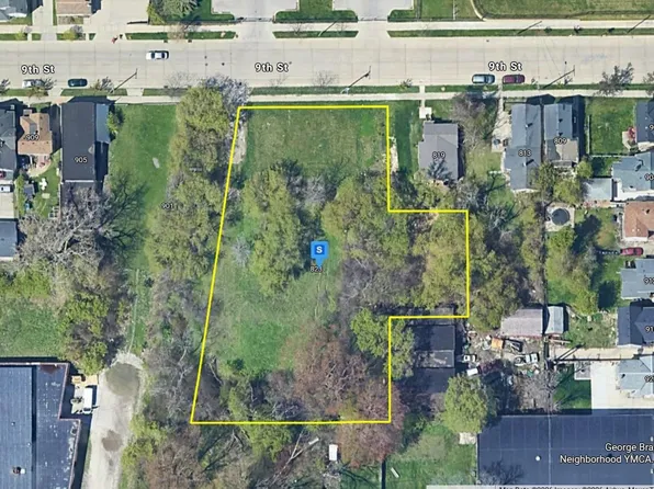 823 9th St, Racine, WI 53403