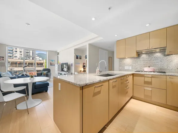 150 W 15th St #311, North Vancouver, BC V7M 0C4