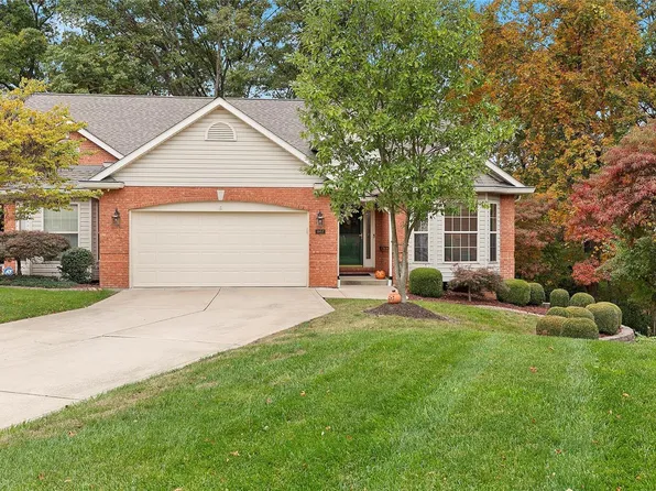 1957 Hawksbill Dr, Belleville, IL 62223