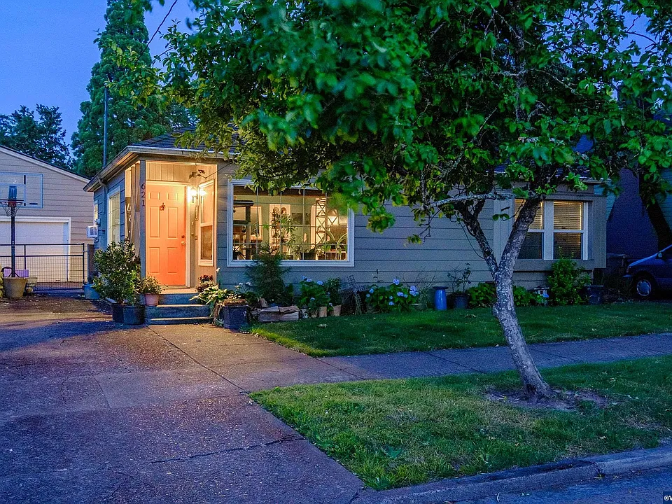 621 NW 17th St