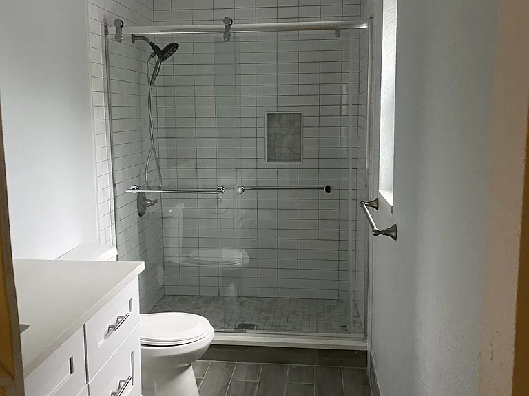 205 E Sweetwater Creek Dr — Photo 4