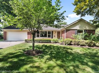 1009 Atlantic St, Milford, MI 48381