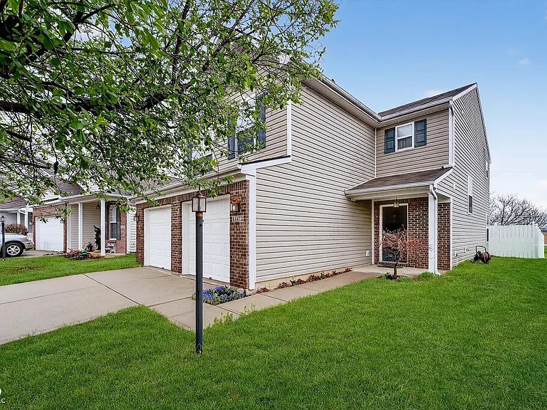 15472 Old Pond Cir — Photo 2