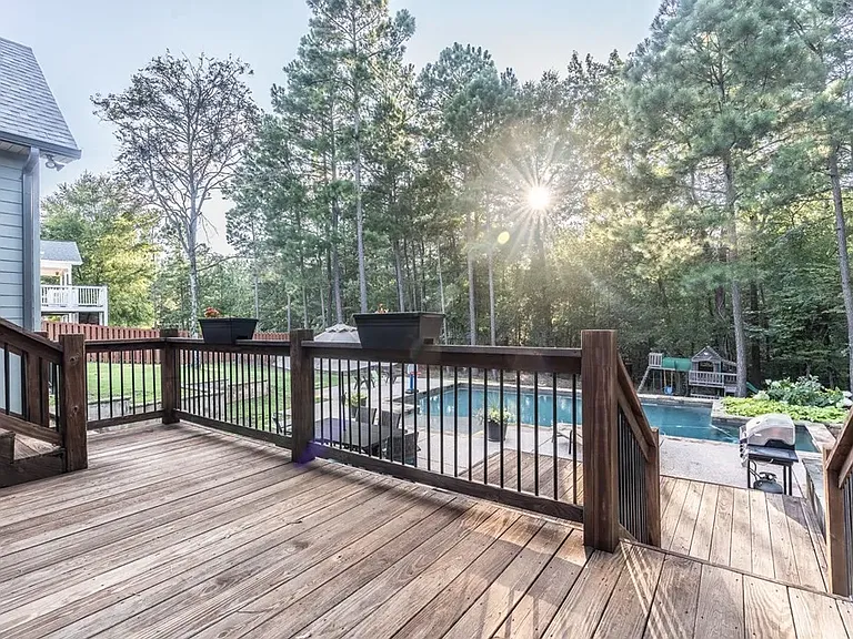 291 Greystone Dr — Photo 3