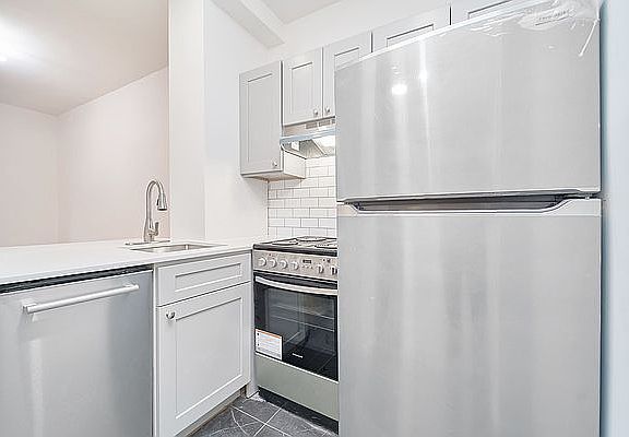 4th image of 317 W 74th St APT 4A