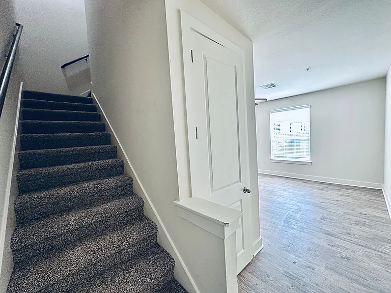 2216 Creekside Ln — Photo 18