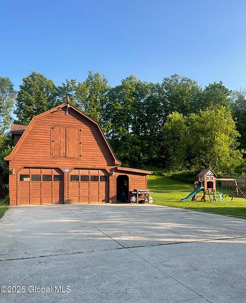 3rd image of 132 Tomhannock Road