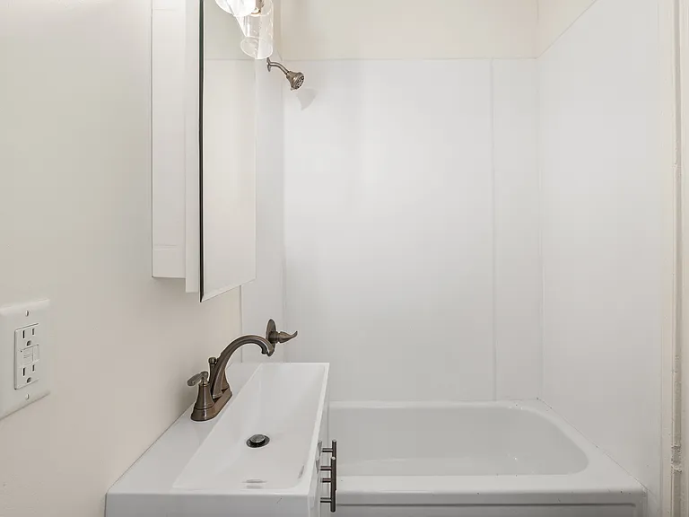 427 Whiteman St #4 — Photo 8