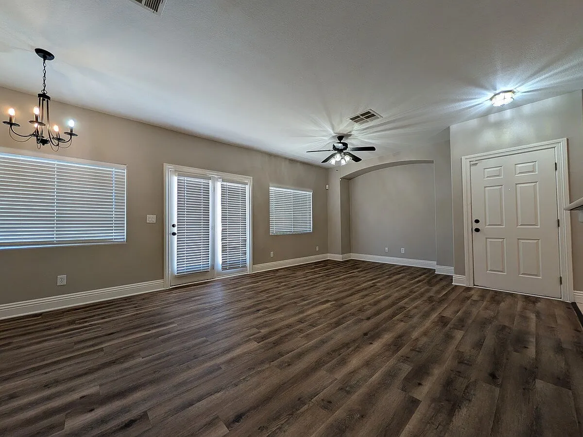 2 bed, 2.5 bath, 1332 sqft, $1,713 — Photo 4