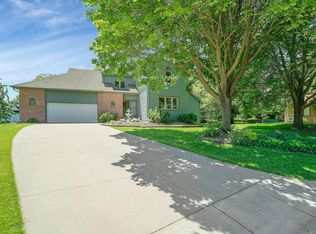 6275 Fernbrook Ln N, Maple Grove, MN 55311