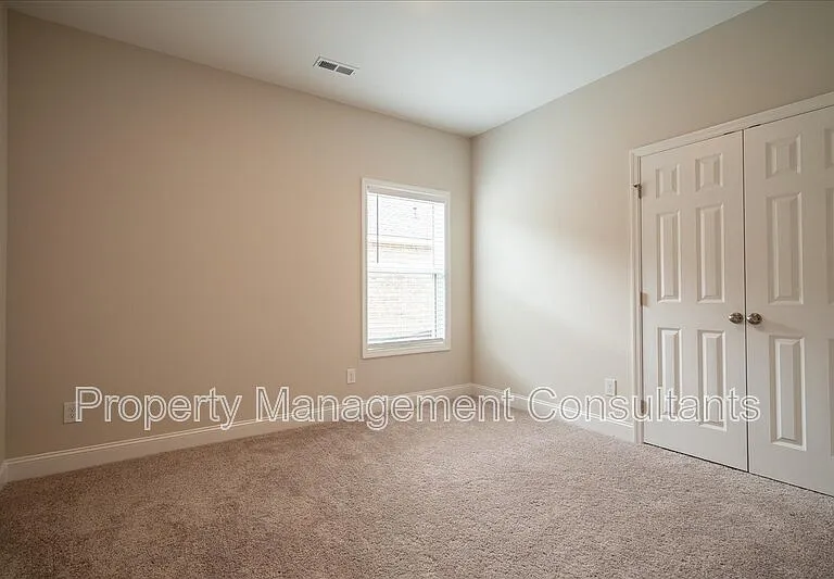 330 Creek Grove Ave — Photo 9