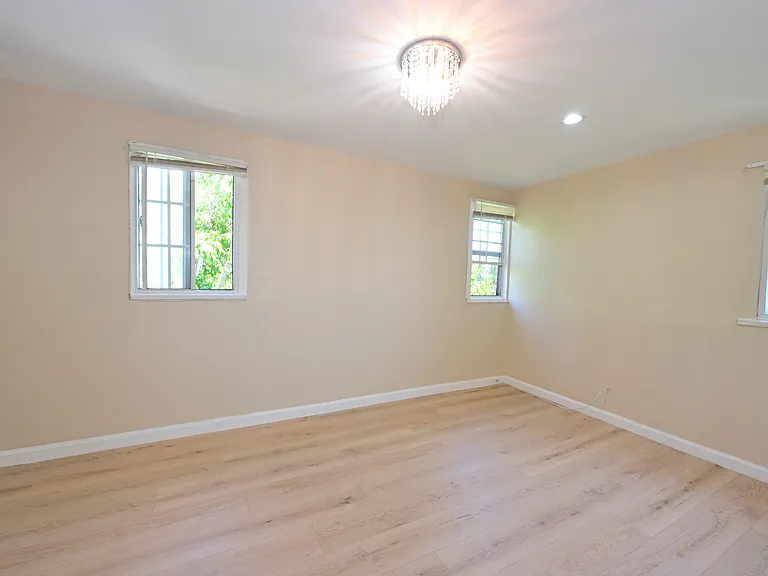 328 E Olive Ave — Photo 17