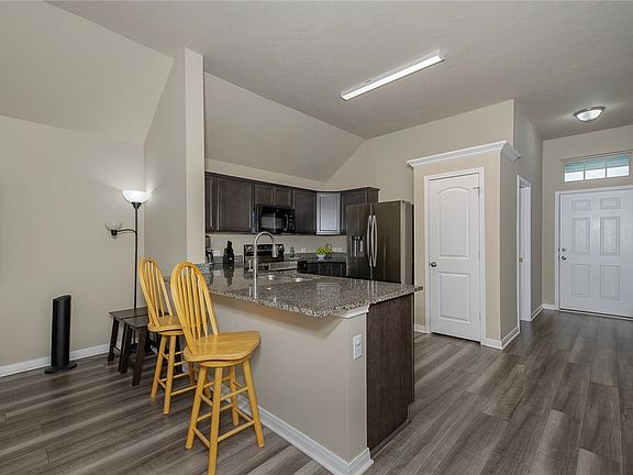5th image of 2702 Redcap St