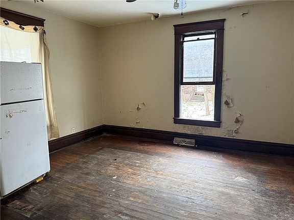 5th image of 10 W Miller St