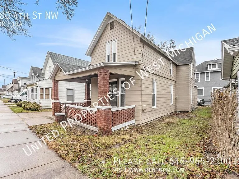 880 4th St NW — Photo 2
